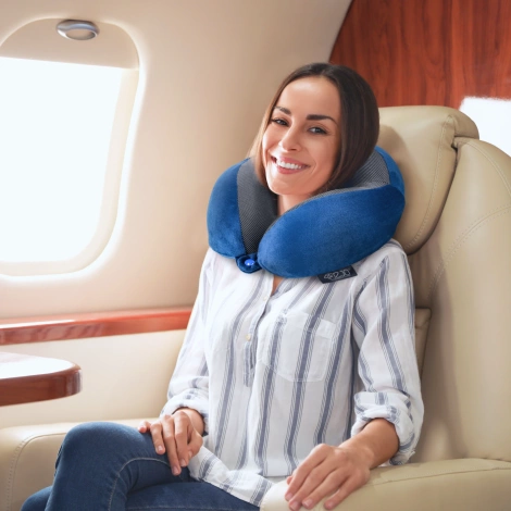 Cestovní polštář rohlík modrý