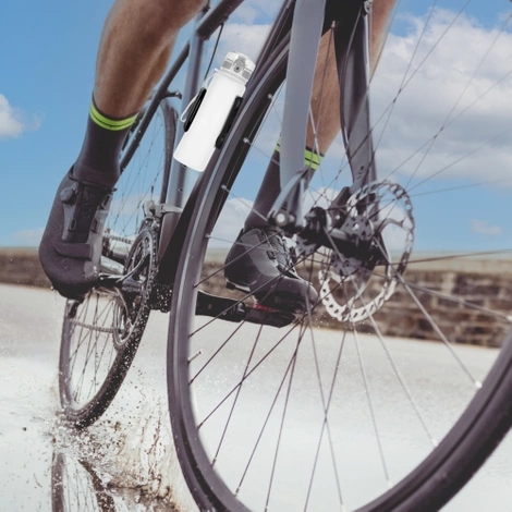 Sportovní láhev na vodu 650 ml šedá