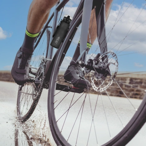 Sportovní láhev na vodu 650 ml černá