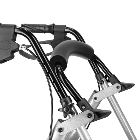 Čtyřkolové chodítko se sedátkem a taškou