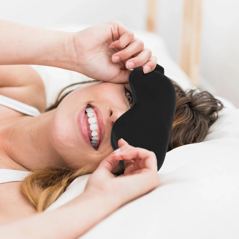 Hedvábná maska na spaní