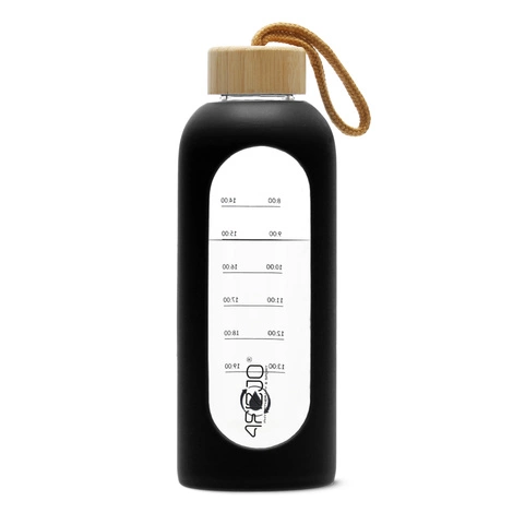 Skleněná láhev na vodu 750 ml černá