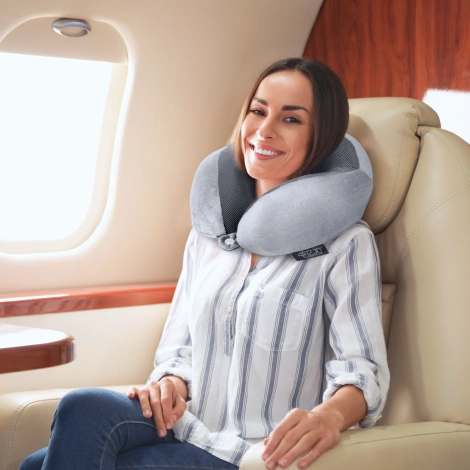 Cestovní polštář rohlík šedý